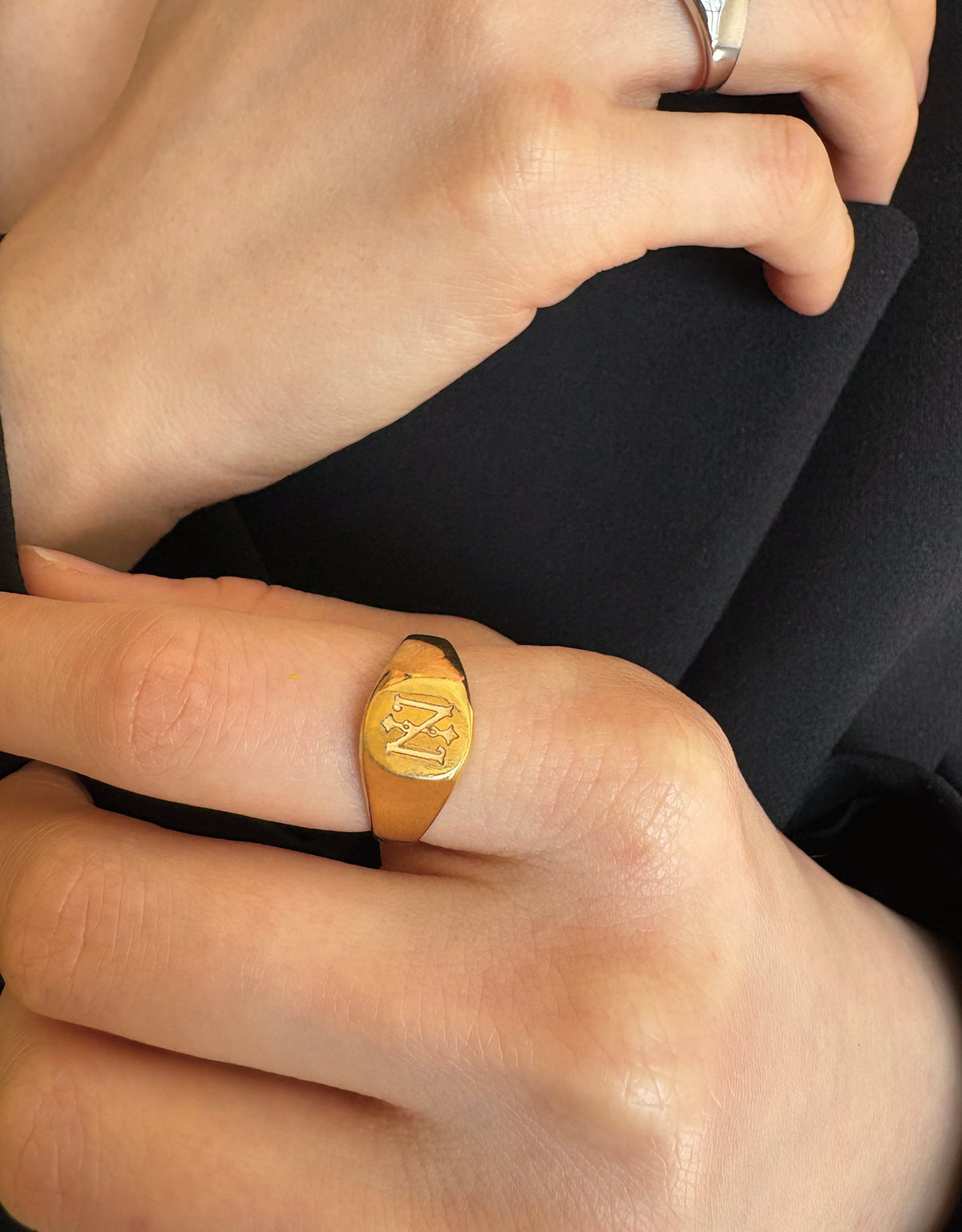 gold】signet ring -Engraving- / oval｜PARCA -ロマンティックな 