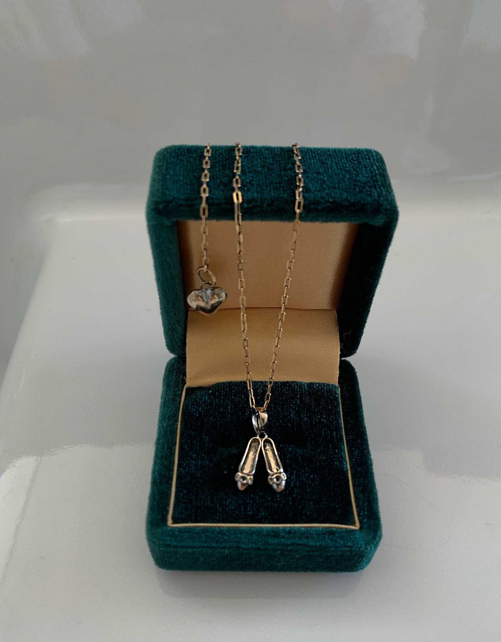 【gold】charm necklace / toe shoes